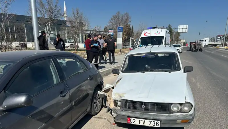 Park Halindeki Araca Çarpan Araçta Yaşanan Kaza: Bir Yaralı