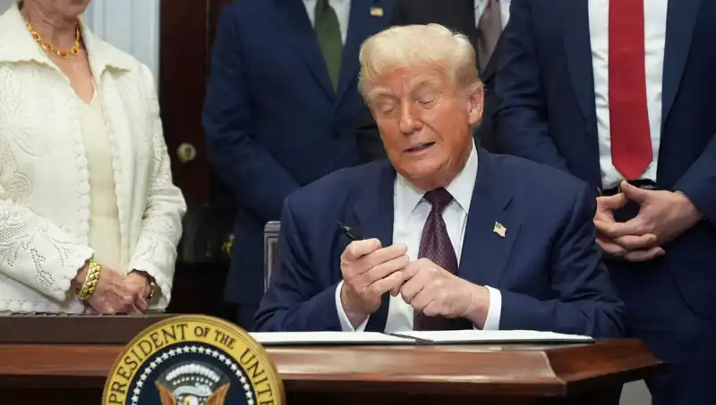 Trump, Beyaz Saray'ı Yenileme İçin 200 Milyon Dolar Ayırdı
