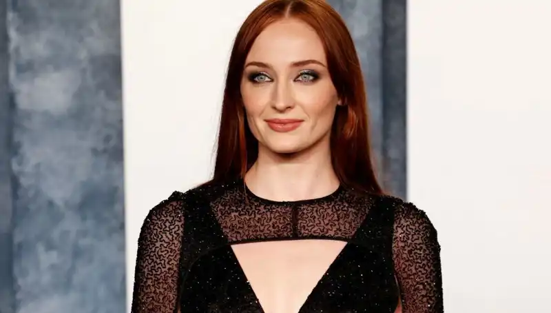 Game of Thrones Yıldızı Sophie Turner'ın Tepkisini Çeken Yorumlar Nelerdi?