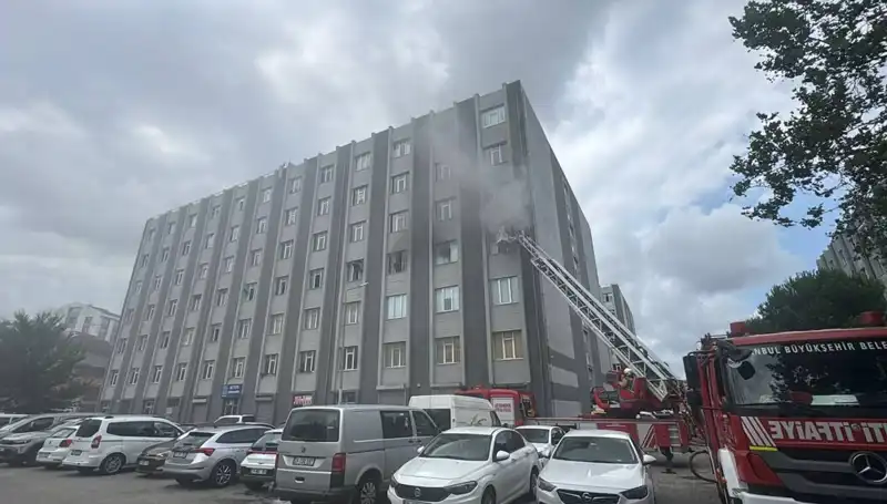 Çorap İmalathanesinde Patlak Veren Yangın, Büyük Hasara Neden Oldu