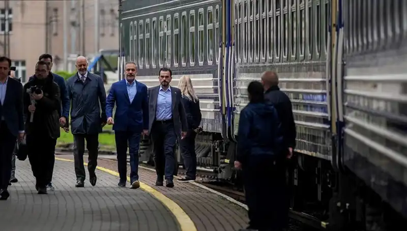 Dışişleri Bakanı Fidan, Ukrayna Ziyaretinde Önemli Temaslarda Bulundu