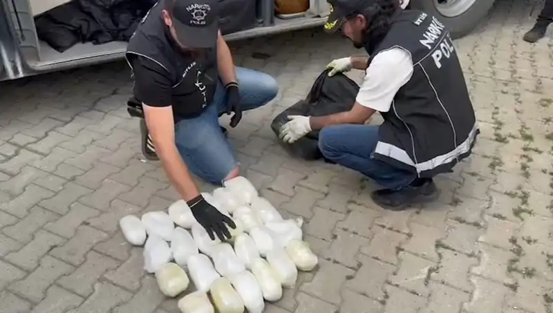 Yolcunun Valizinden 13 Kilo Metamfetamin Çıktı: Uyuşturucu Kaçakçılığı Nasıl Ortaya Çıktı?