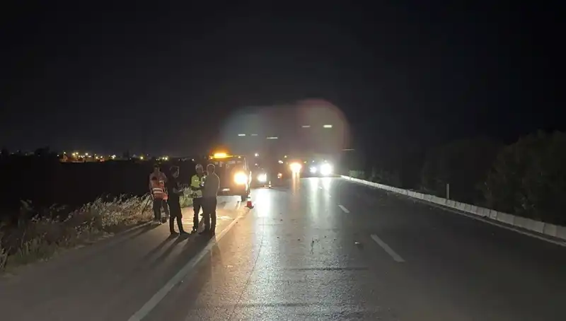 Adana'da Üç Araçlı Zincirleme Kaza: Yaralılar ve Güvenlik Sorunları