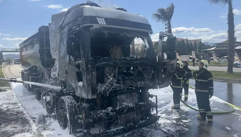 Kum Yüklü TIR Alev Alev Yandı: Olayın Ayrıntıları ve Sonrası