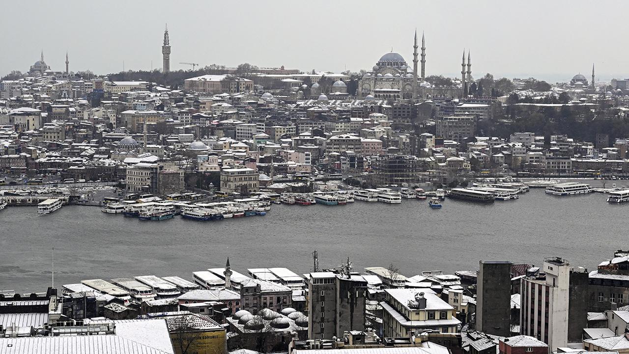 İstanbul'a Uzun Zamandır Beklenen Kar Yağdı