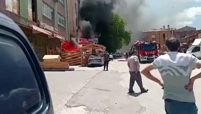 Ankara'da Yangın Felaketi: İş Yerleri Kül Oldu, Panik Büyüdü