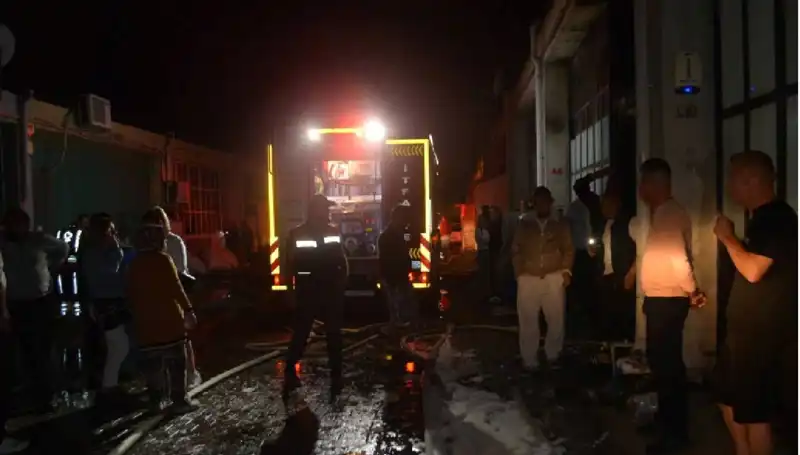 Gözlük Fabrikasında Çıkan Yangın Korkuttu, Olayın Sebebi Merak Ediliyor