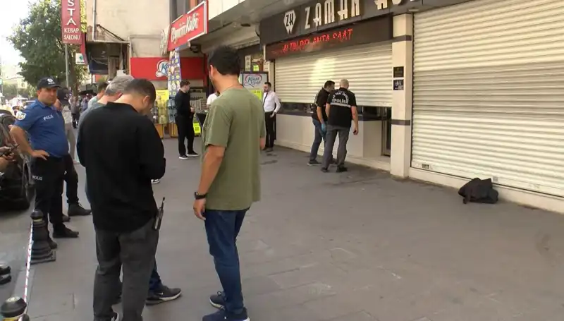 Güpegündüz Cadde Ortasında Kuyumcu Soygunu: Sadece Birkaç Dakikada!