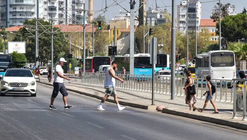 Trafikte Bilinçsizlik Tehlikesi: İkinci Sıraya Yerleşti, Hayatları Tehdit Ediyor