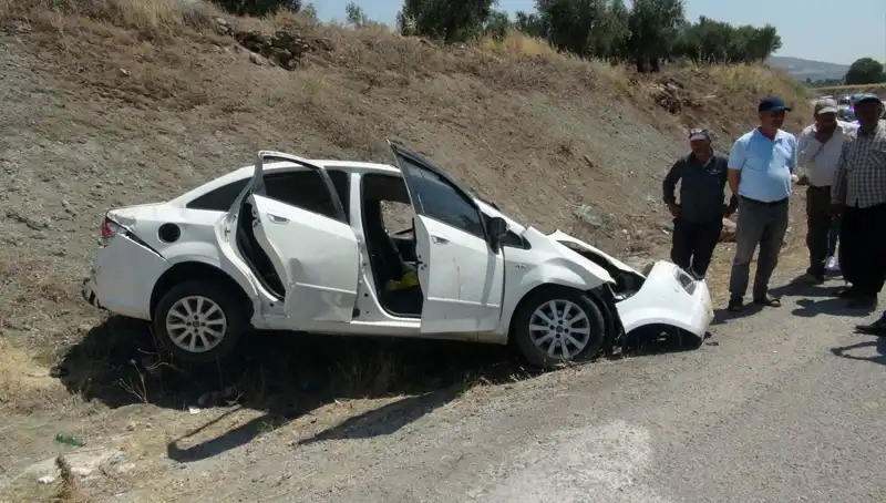 Kilis'te Otomobil Kazası: Birbirine Çarpan Araçlar Sonucu Yaralılar Var
