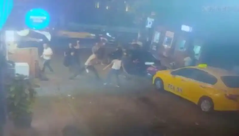 Beyoğlu'nda Alkol Etkisiyle Başlayan Kavga Sopalarla Sona Erdi