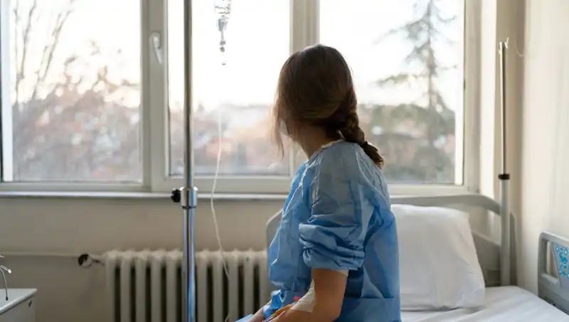 27 Yaşındaki Kadının Göğsündeki Şişlik Kanser Alarmı Mıydı?