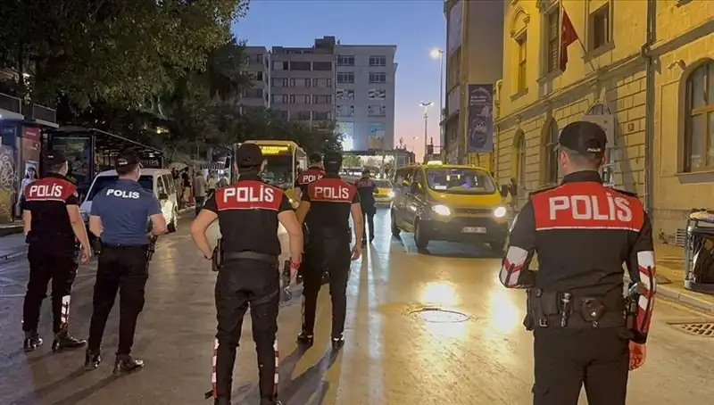 İstanbul'da Asayiş Operasyonu: 4 Saatte Yüzlerce Gözaltı