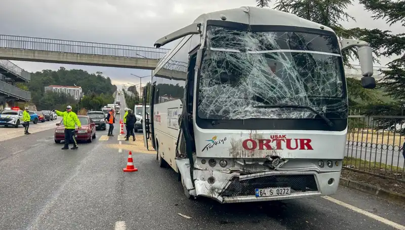 Uşak'ta İşçi Servisleri Kaza Yaptı: Yaralıların Sayısı Giderek Artıyor