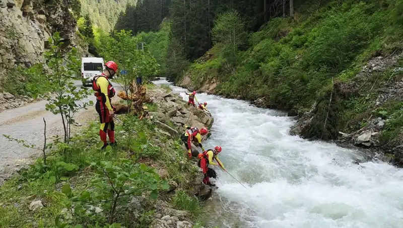 Trabzon'da Dereye Düşen Çocuğun Aranması Sürüyor: Baba Hakkında Adli Kontrol Kararı